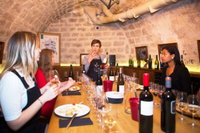 Paris: The Ultimate Wine and Cheese Tasting in English - What you experience in the 2 hours (and why the pacing works)