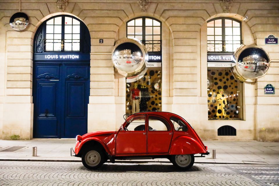 Paris :Tour 2CV Paris Secret - Place du Tertre and the Moulin Rouge area: quick hits, good photo angles