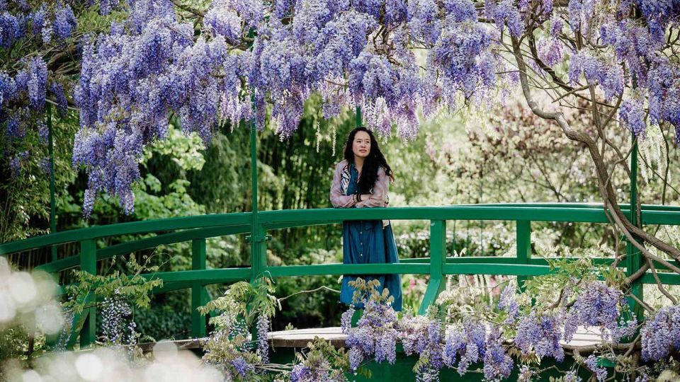 Paris: Transport for visit Giverny Claude Monet 7 peoples - Fondation Monet stop: house, workshop, and flower gardens with your own pace