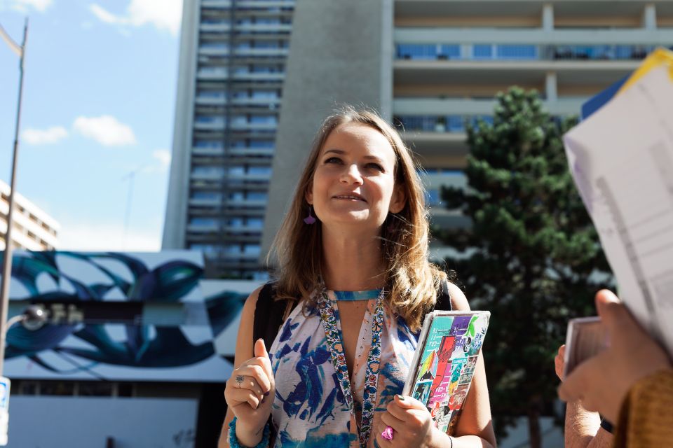 Paris: Urban Art Murals Walking Tour with an Expert - Meeting point and start time: how to avoid losing the tour