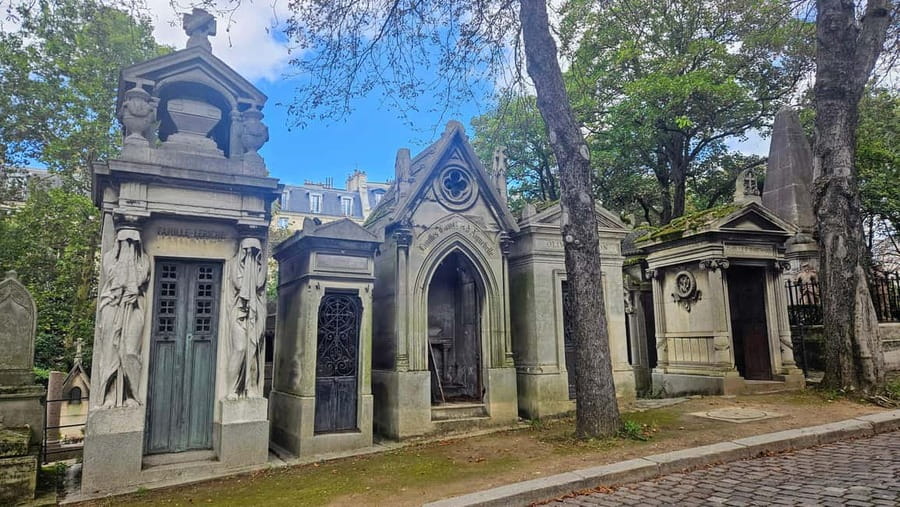 Père Lachaise Cemetery Tour, Tales from the Graves & Crepes - Key highlights that make this tour worth it