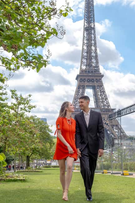 Photo session for couples with flowers around Eiffel tower - Who This Shoot Fits Best (And Who Might Want Something Else)