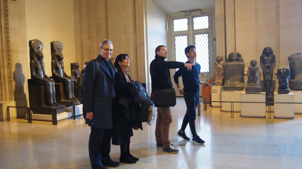 Private Louvre Tour for Teenagers - The 1911 Mona Lisa theft storyline you’ll follow