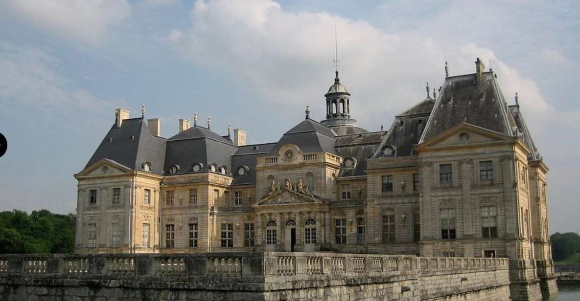 Private tour: Chateaux de Vaux le Vicomte & Fontainebleau - Lunch in Fontainebleau: pick a bakery or sit down for local comfort