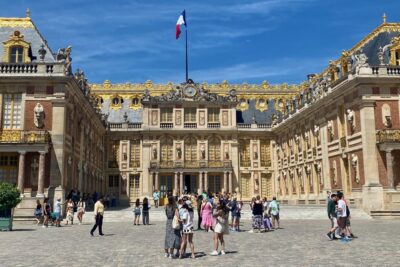 Private Versailles, Gardens, Trianon from Paris by Mercedes - Mercedes pickup: smooth start, fewer headaches