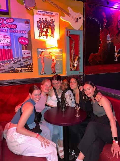 Pub Crawl Paris: Drink, Laugh, Meet the World - Key points before you go