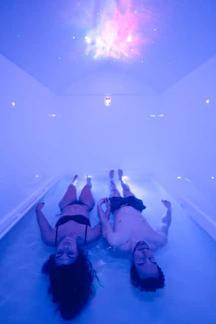 Relaxation and regeneration - The XXL Floatation Pool: Heated Water, Epsom Salt, and a Skin-Soothing Goal