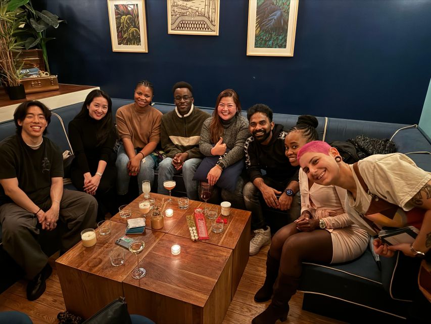 Solo travelers Meetup:A cultural stroll,Drinks & socializing - Group Size and Vibe: Why Up to 10 Works
