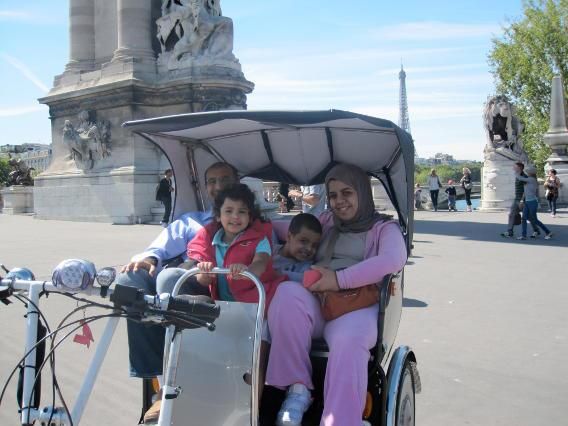 The Latin Quarter: 2, 3 or 4H Private Tuk-tuk Tour in Paris - Comfort on the street: electric motor, blanket, rain cover