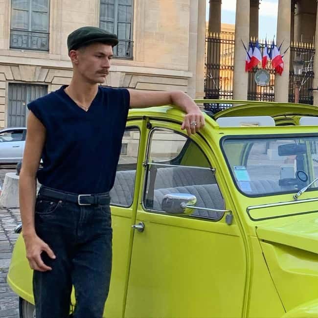 The Paris "Rive Gauche" tour in a vintage Citroën 2CV - Notre-Dame area: quick viewing with a guided lens