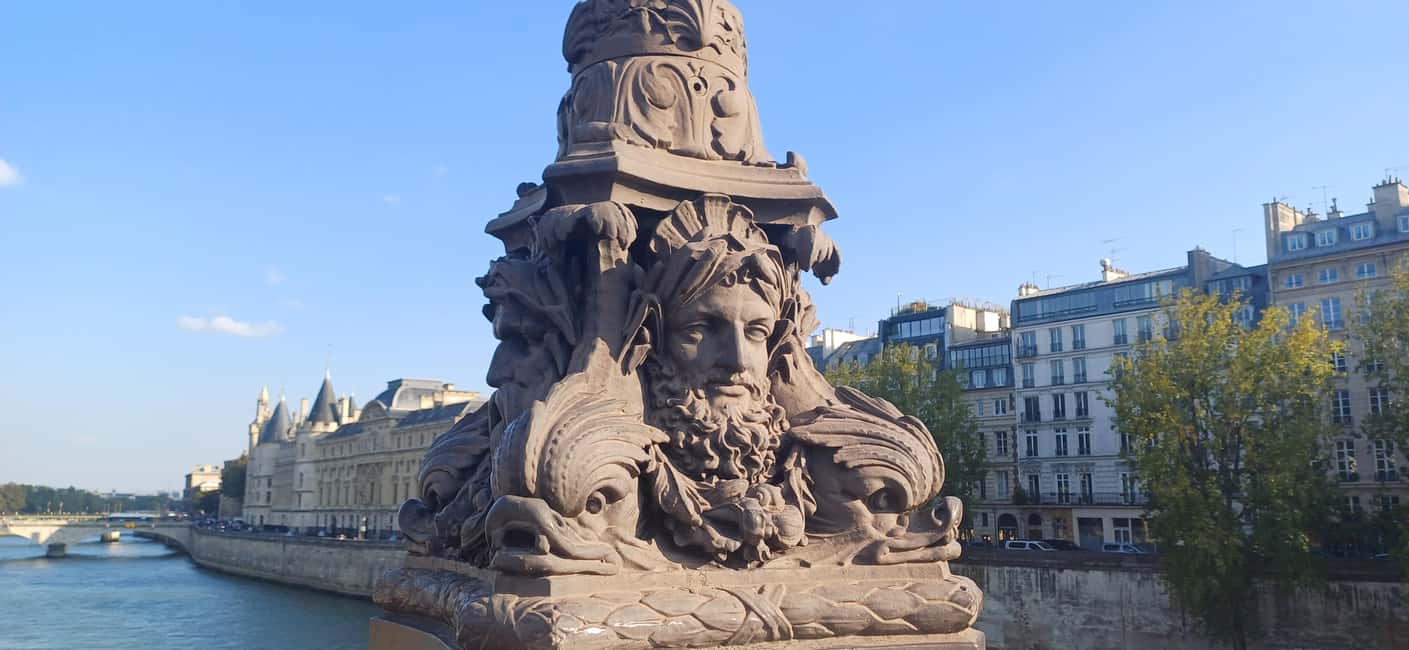 The Treasure of Saint-Louis : Île de la Cité & Saint-Louis - Île Saint-Louis for 45 minutes: solving clues on the quieter island