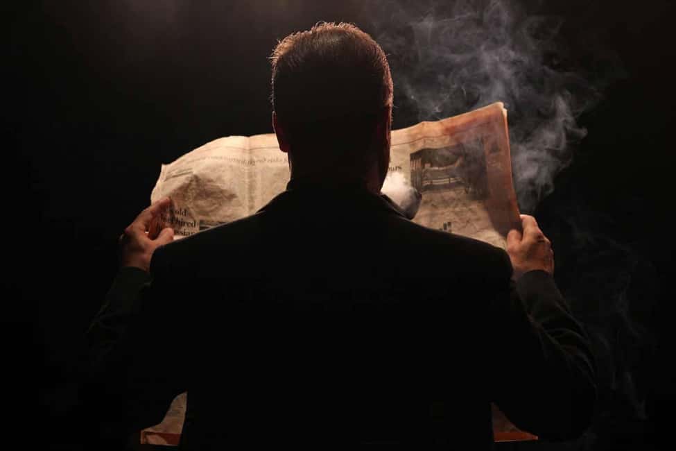 Theatre in Paris: The Bald Soprano (La cantatrice chauve) - English surtitles above the stage: how to actually use them