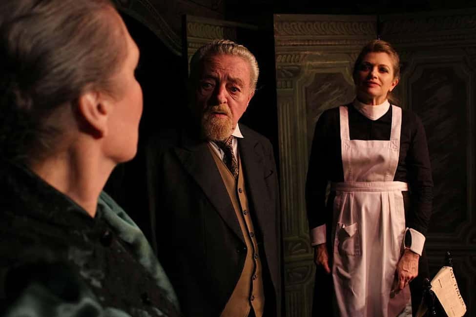 Theatre in Paris: The Bald Soprano (La cantatrice chauve) - Timing, duration, and why no intermission can be a plus