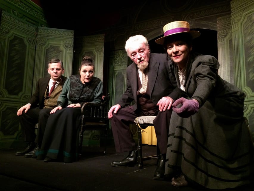 Theatre in Paris: The Bald Soprano (La cantatrice chauve) - Who should book this show, and who should think twice