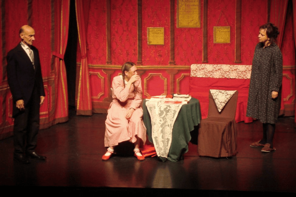 Theatre in Paris: The Lesson (La leçon) - FAQ