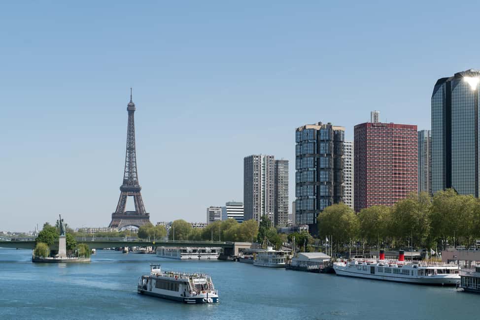 Theo Boat/Paris : Lunch Cruise on the Seine with rooftop - What Happens On Board During the Two-Hour Seine Cruise