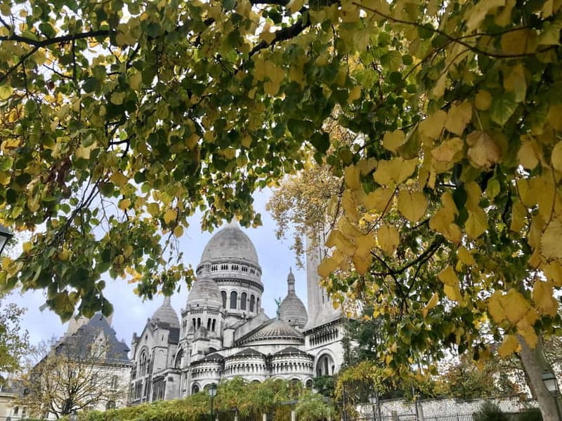 Tour in Italian of the Montmartre district with local guide - The pacing: photo stops, small-group comfort, and real-life flexibility