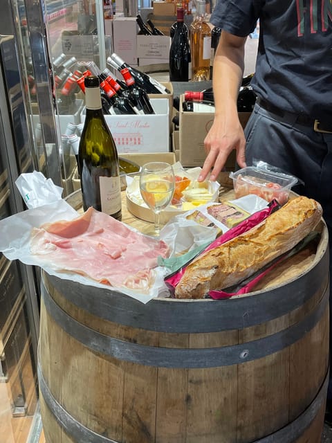 Versailles: Local & small-group Farmers' Market Food Tour - Pastry and macarons: stop for the sweet stuff with a Le Ritz link