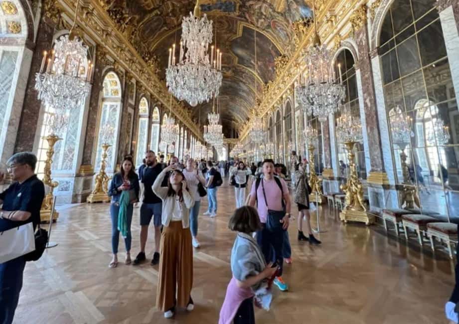 Versailles Palace : Day Trip & Paris Hop-On Hop-Off - Where to meet and how the Paris hop-on hop-off works