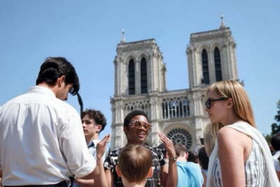 Walking Tour of Notre Dame Island and Sainte Chapelle Option - Pont Neuf, Seine views, and the art of not rushing